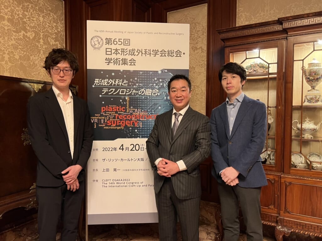 形成外科学会総会のシンポジウムで、当院の”バッグ取り出しと同時のCRF豊胸”の良好な成績を発表してきました。